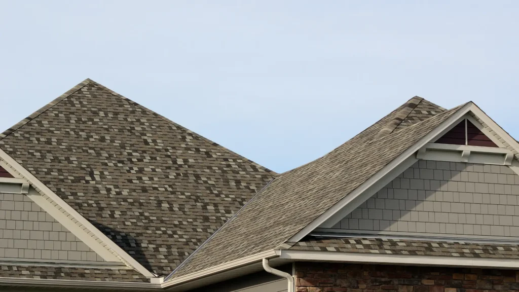 Konserwacja rynny koszowej - zdjęcie przedstawia rynny koszowe (kosze dachowe) w idealnym stanie zamontowane na dachu