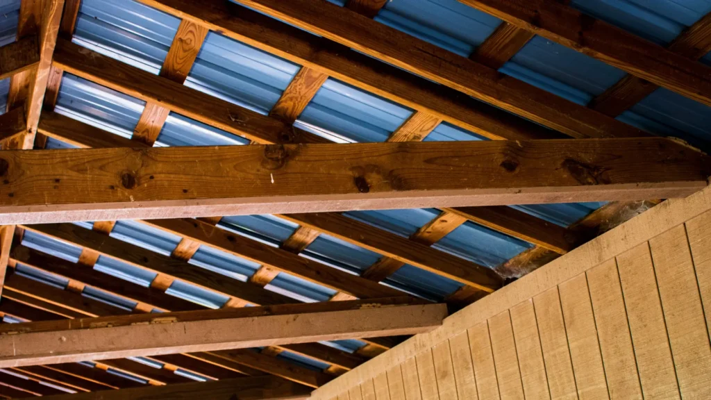 Dlaczego krokwie wymagają obróbek blacharskich