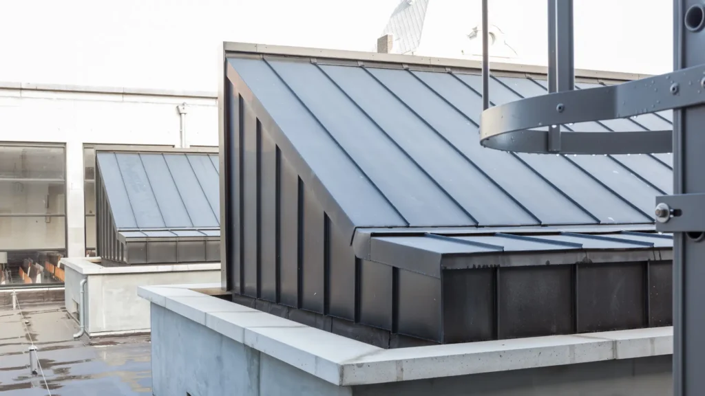 Jak dobrać maskownicę do elewacji lub dachu