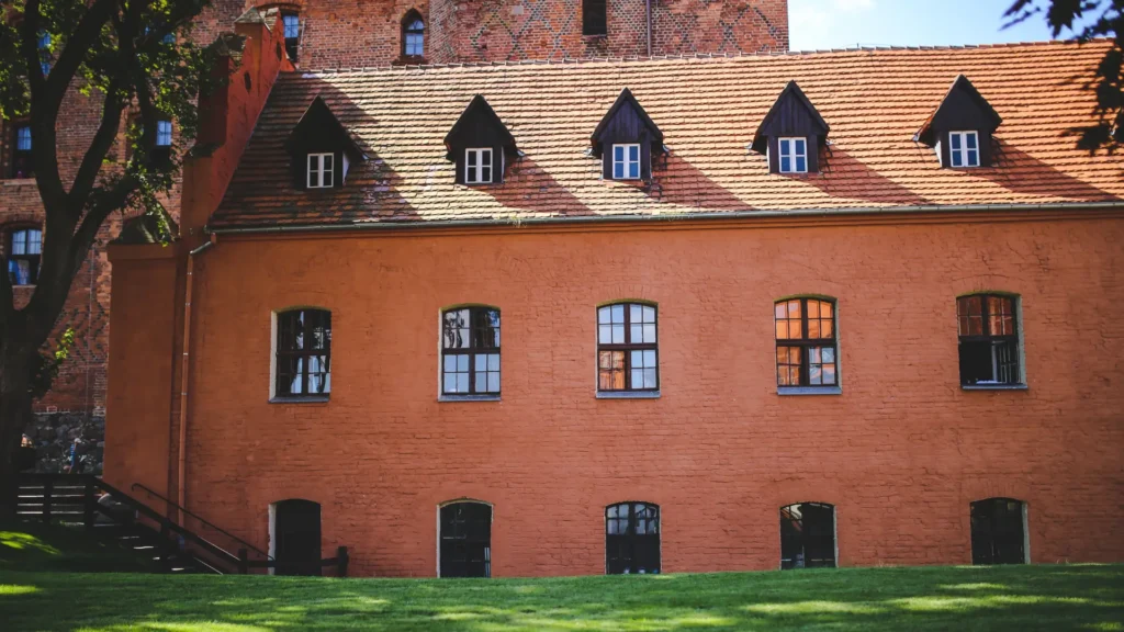 Jak uszczelnić połączenie dachu ze ścianą