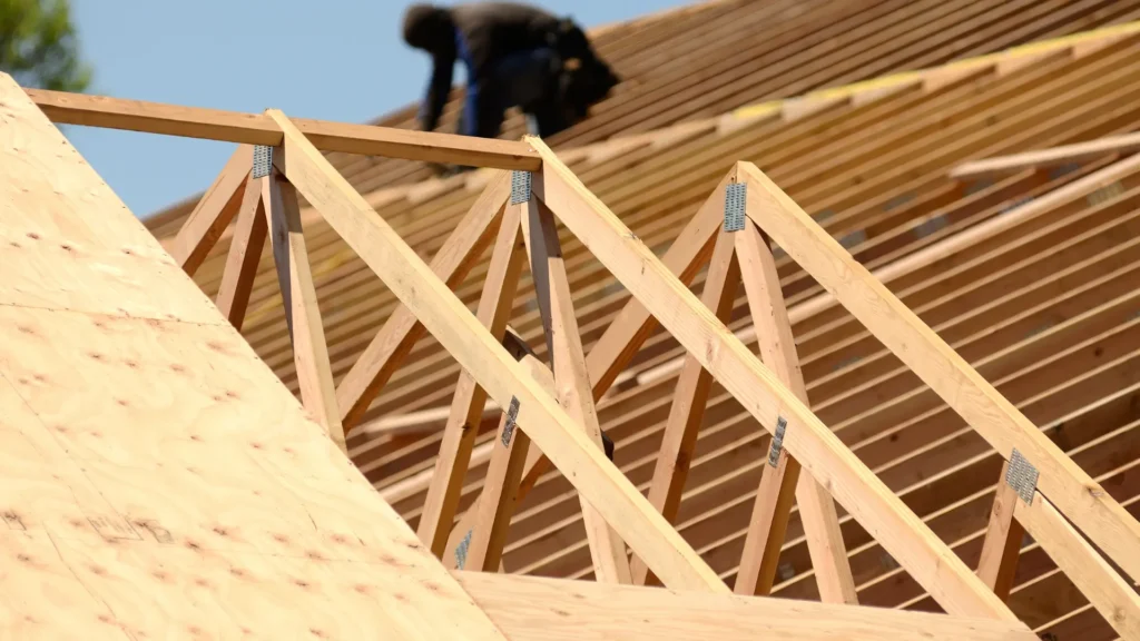 Obróbki blacharskie krokwi – ochrona drewna przed wilgocią