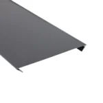 Maskownica zewnętrzna ukośna – obróbka blacharska – zdjęcie produktu. Widok przedstawia element zbliżeniowo, ukazując jego kształt i detale wykończenia.