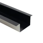 Maskownica wewnętrzna z mocowaniem zewnętrznym – obróbka blacharska – zdjęcie produktu. Widok przedstawia element zbliżeniowo, ukazując jego kształt i szczegóły wykończenia.